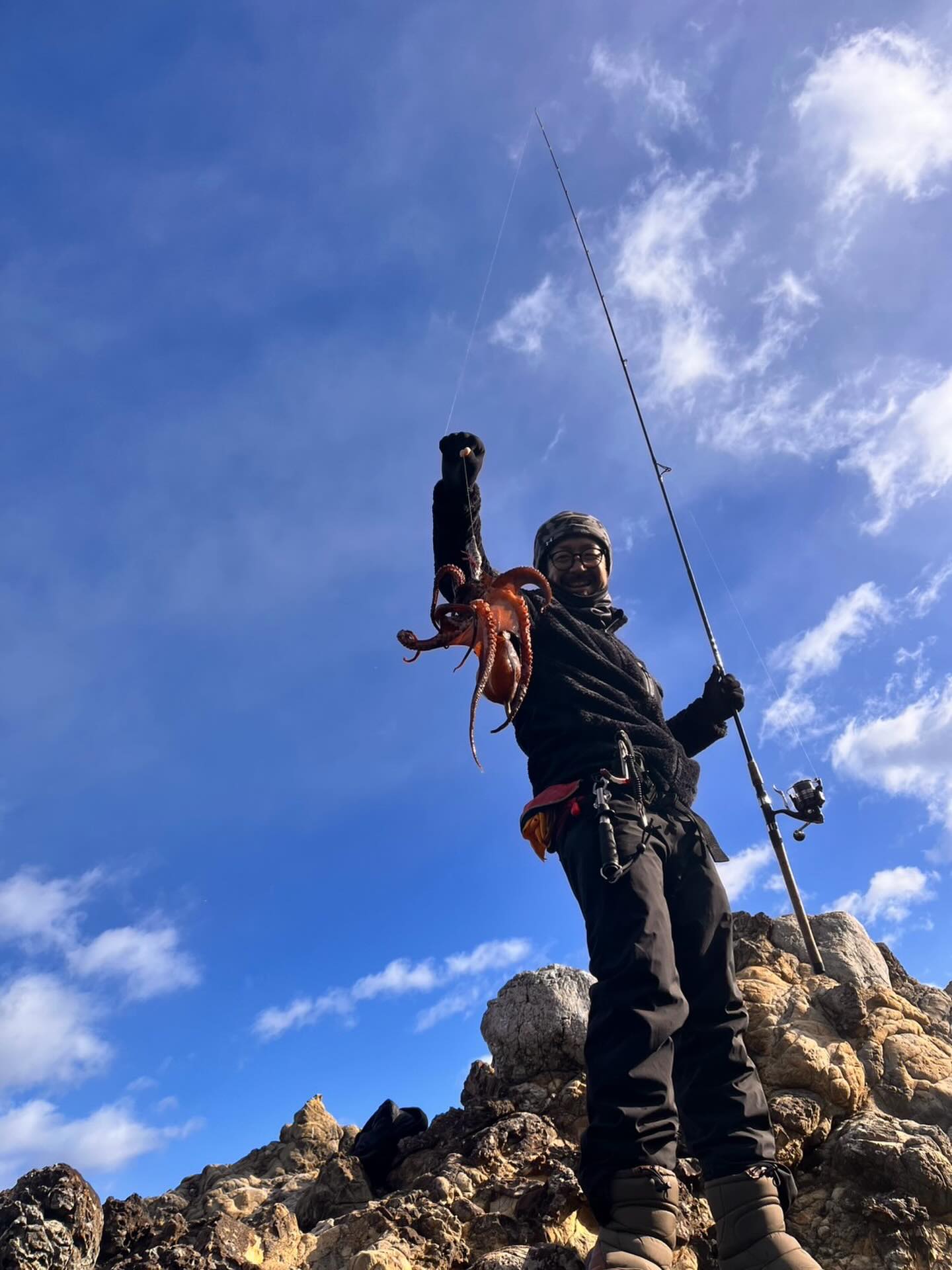 新年明けましておめでとう御座います。
2026年もSEAFORESTを宜しくお願い致します。
今年はパワーアップしたSEAFORESTの応援
宜しくお願い致します。
お正月の凧揚げではなくタコ釣りしてますが
宜しくお願い致します😅
特殊伐採や高木剪定はもちろんのこと、
特殊伐採+雨樋清掃や
特殊伐採+蜂の巣除去
のワンストップ施工
そして
低コスト竹林整備事業
にも力を入れていきます!!
また、ホームページのブログの更新や
私のキャラクターを全面に出せたらと
計画しております。
良かったらホームページのブックマーク
宜しくお願い致します。