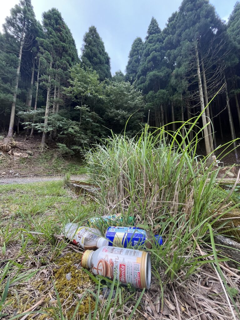 普段、私たちが暮らす街で何気なく見かけるポイ捨てごみ。
